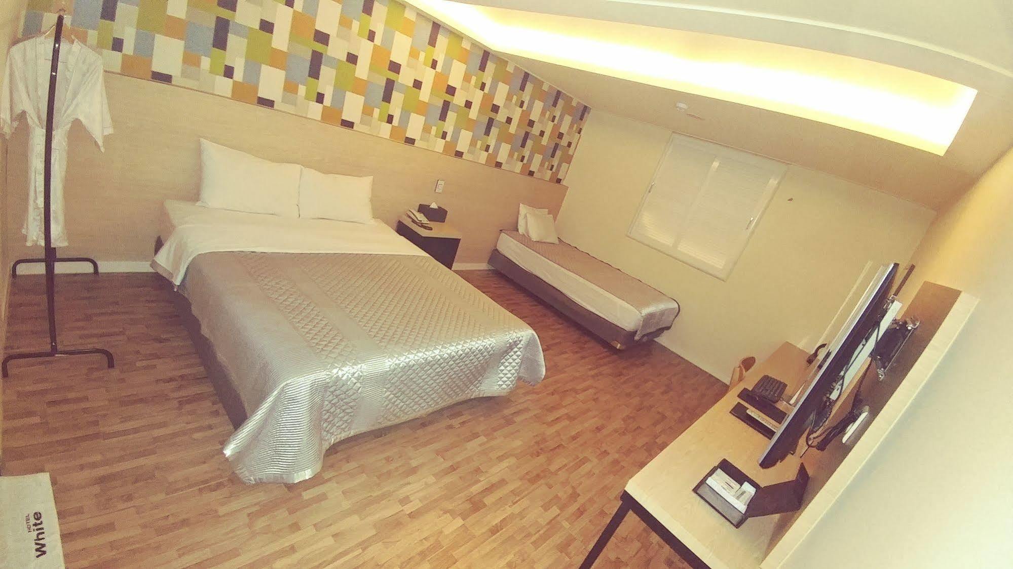 White Hotel Suwon Exterior photo