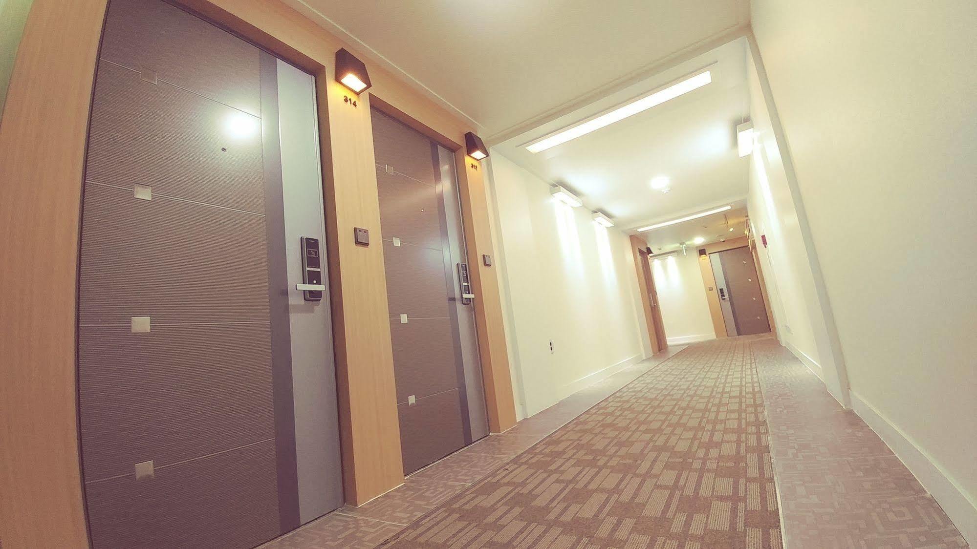 White Hotel Suwon Exterior photo